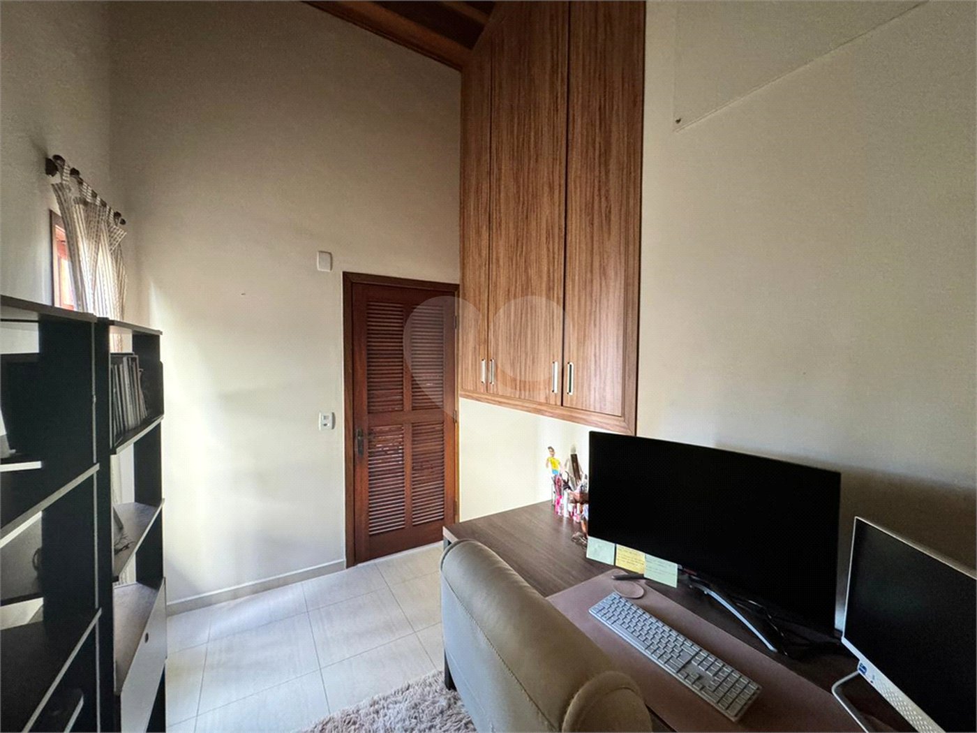 Casa à venda com 3 quartos, sendo 1 suíte, no condomínio Residencial Jardim das Flores 1510, Cotia - SP