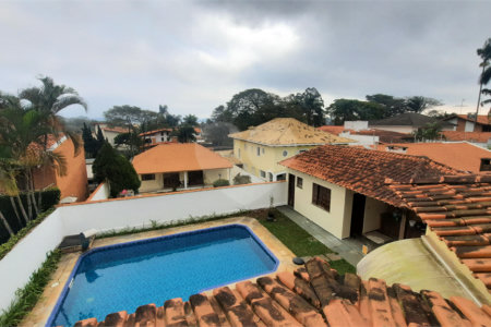 Sobrado à venda com 4 quartos, sendo 3 suítes,  em Interlagos, São Paulo, SP