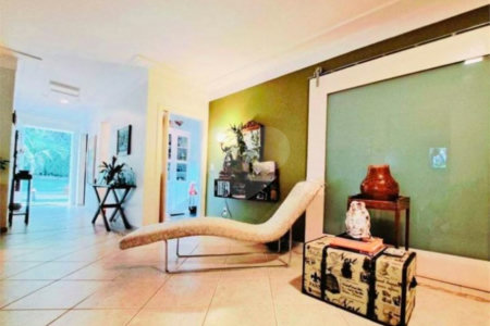 Casa à venda com 3 suítes no condomínio Vale da Santa Fé, Vinhedo - SP