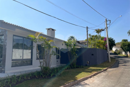 Casa à venda ou para alugar com 3 suítes no condomínio São Joaquim, Vinhedo - SP