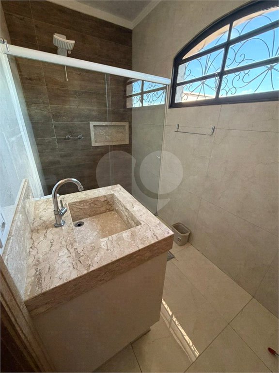 Sobrado à venda com 4 quartos, sendo 1 suíte,  em Jardim Santa Rosa, Araraquara, SP