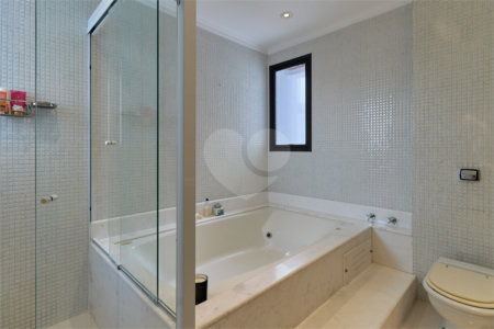 Apartamento à venda com 4 quartos, sendo 3 suítes, em Campo Belo, São Paulo, SP