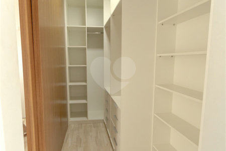 Casa à venda com 3 quartos, sendo 1 suíte, no condomínio Residencial Américo de Figueiredo, Sorocaba - SP