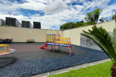 Casa à venda com 3 quartos, sendo 1 suíte, no condomínio Residencial Jardins, São Bernardo do Campo - SP