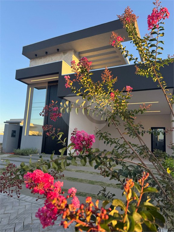 Casa à venda com 3 suítes no condomínio Florais do Parque, Cuiabá - MT