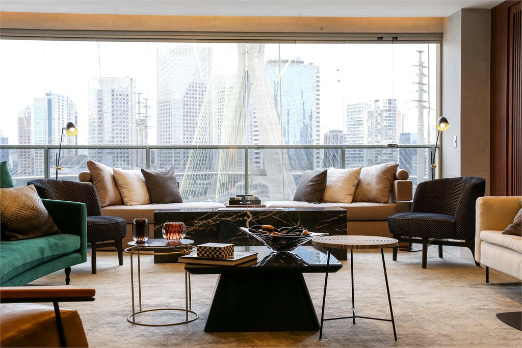 Apartamento à venda com 4 suítes em Real Parque, São Paulo, SP
