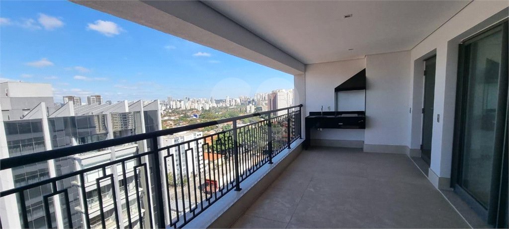 Apartamento à venda com 3 suítes em Moema, São Paulo, SP