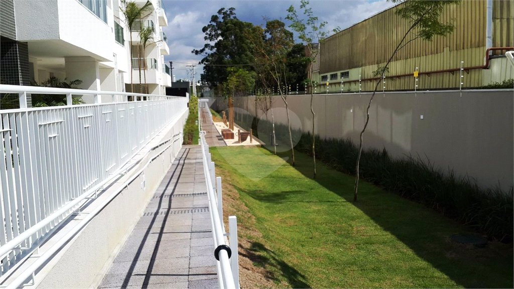 Apartamento à venda com 3 quartos, sendo 1 suíte,  em Vila Anastácio, São Paulo, SP