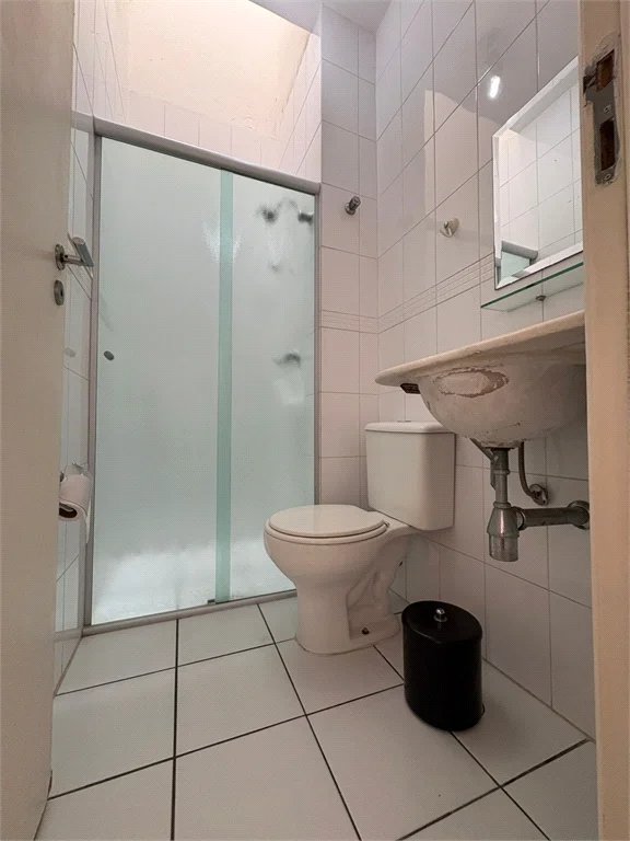 Casa à venda com 3 quartos, sendo 1 suíte, no condomínio New Village, Cotia - SP