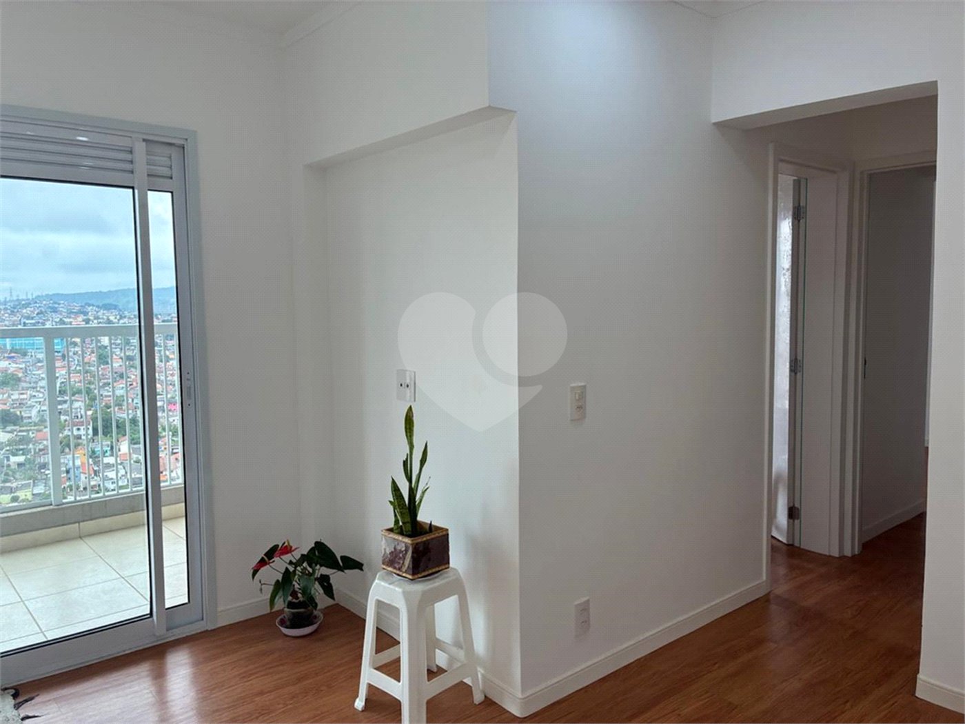 Apartamento à venda com 2 quartos, sendo 1 suíte, no Centro, Mogi das Cruzes, SP