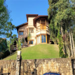 Casa à venda com 4 quartos, sendo 2 suítes, no condomínio Alpes da Cantareira, Mairiporã - SP