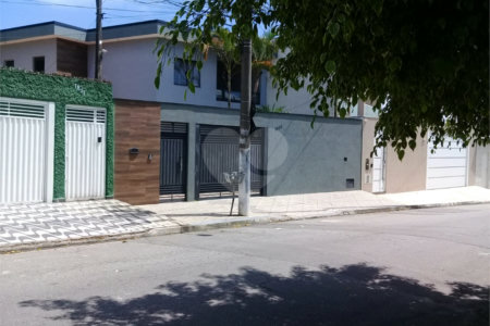 Sobrado à venda com 2 quartos, sendo 1 suíte, em Cidade Boa Vista, Suzano, SP