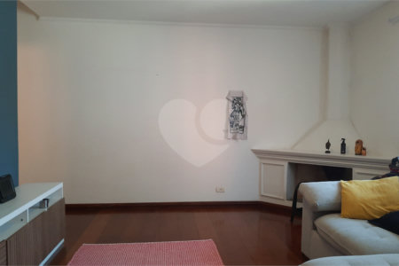 Casa de Vila à venda com 4 quartos, sendo 2 suítes, em Granja Julieta, São Paulo, SP