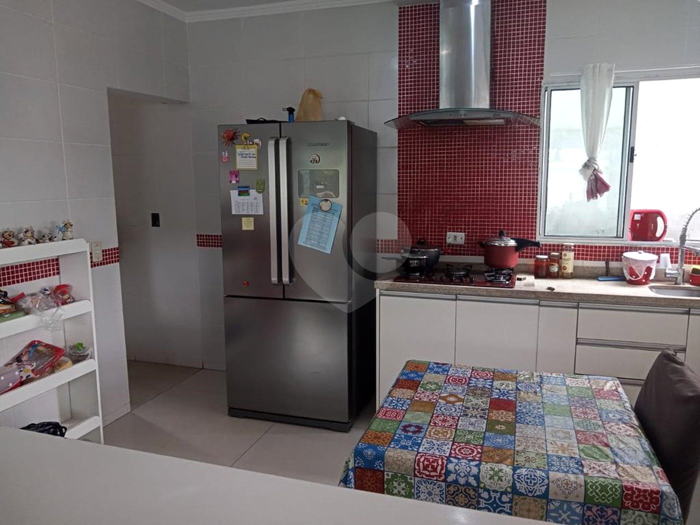 Casa à venda com 4 quartos, sendo 3 suítes, no condomínio Refúgio do Sauá I, Atibaia - SP