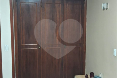 Sobrado à venda com 4 quartos, sendo 2 suítes, em Jardim Quisisana, Poços de Caldas, MG