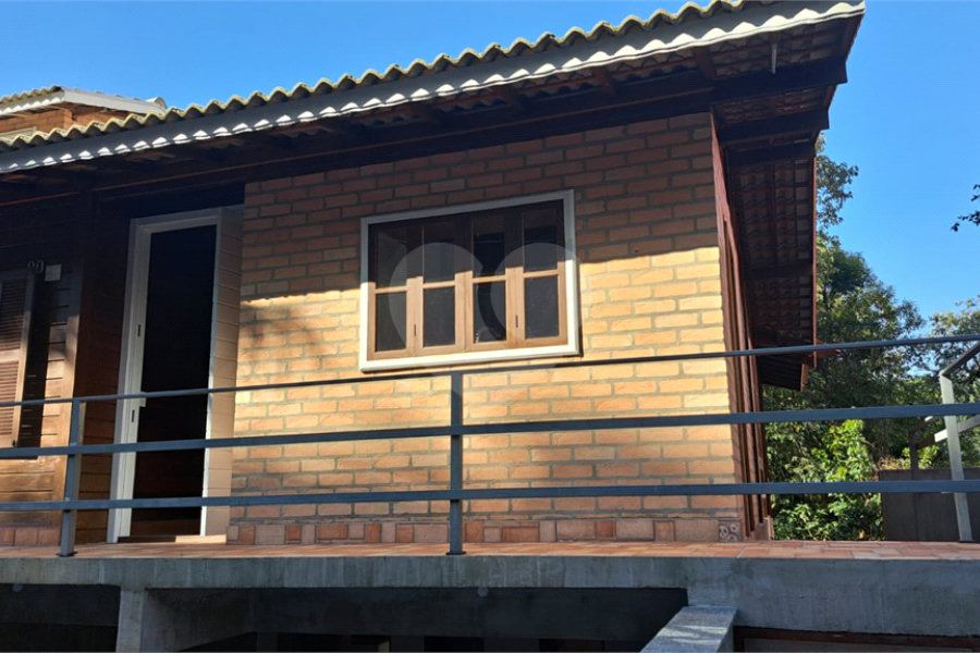 Casa à venda com 3 quartos, sendo 1 suíte, no condomínio Alpes da Cantareira, Mairiporã - SP