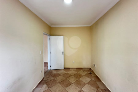 Sobrado à venda com 4 quartos, sendo 3 suítes,  em Vila Áurea, Poá, SP