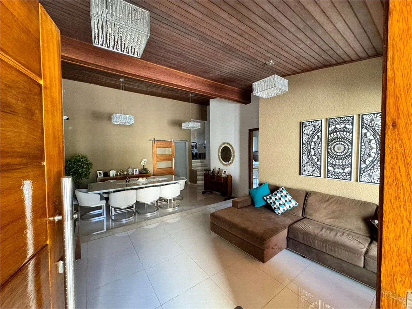 Casa à venda com 3 quartos, sendo 1 suíte, no condomínio Residencial Jardim das Flores 1510, Cotia - SP