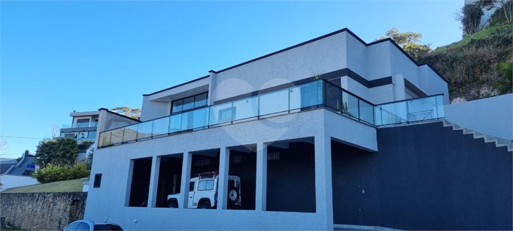 Casa à venda com 4 suítes no condomínio Osato, Atibaia - SP