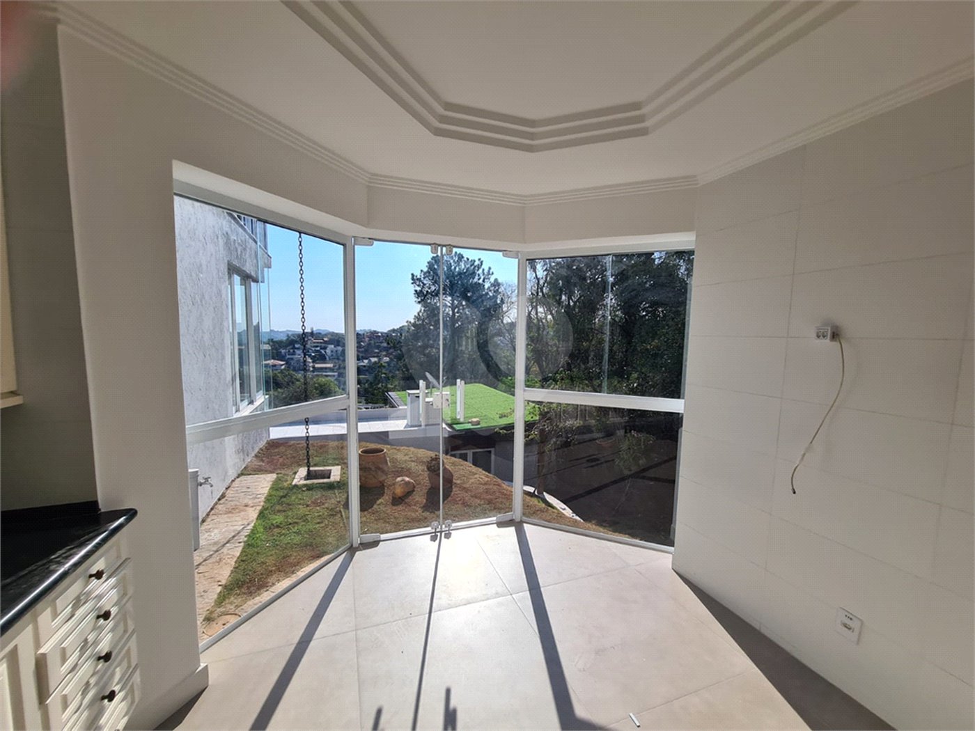 Casa à venda com 3 suítes no condomínio Estância Marambaia, Vinhedo - SP