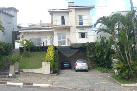 Casa à venda com 3 quartos, sendo 2 suítes, em Jardim Imperial Hills III, Arujá, SP