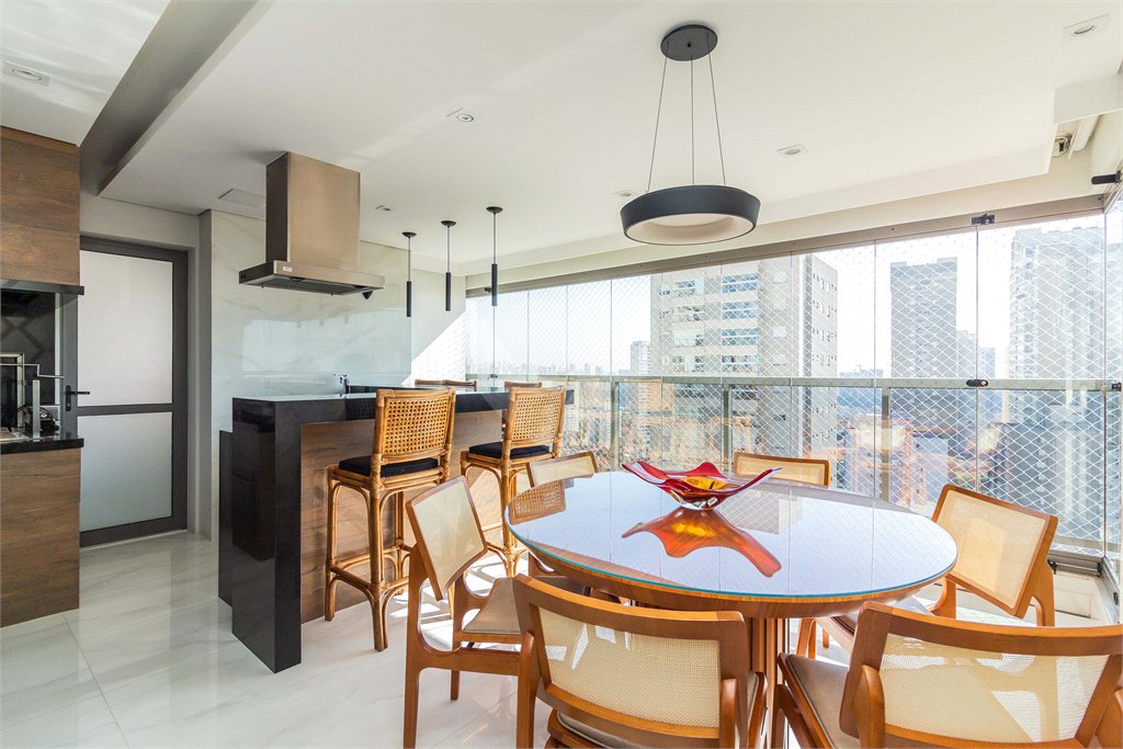 Apartamento à venda com 3 suítes em Vila Gumercindo, São Paulo, SP