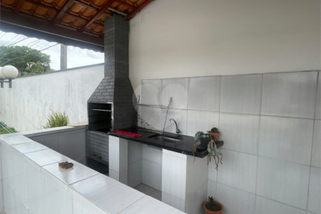 Sobrado à venda com 3 quartos, sendo 1 suíte,  em Jardim Armênia, Mogi das Cruzes, SP