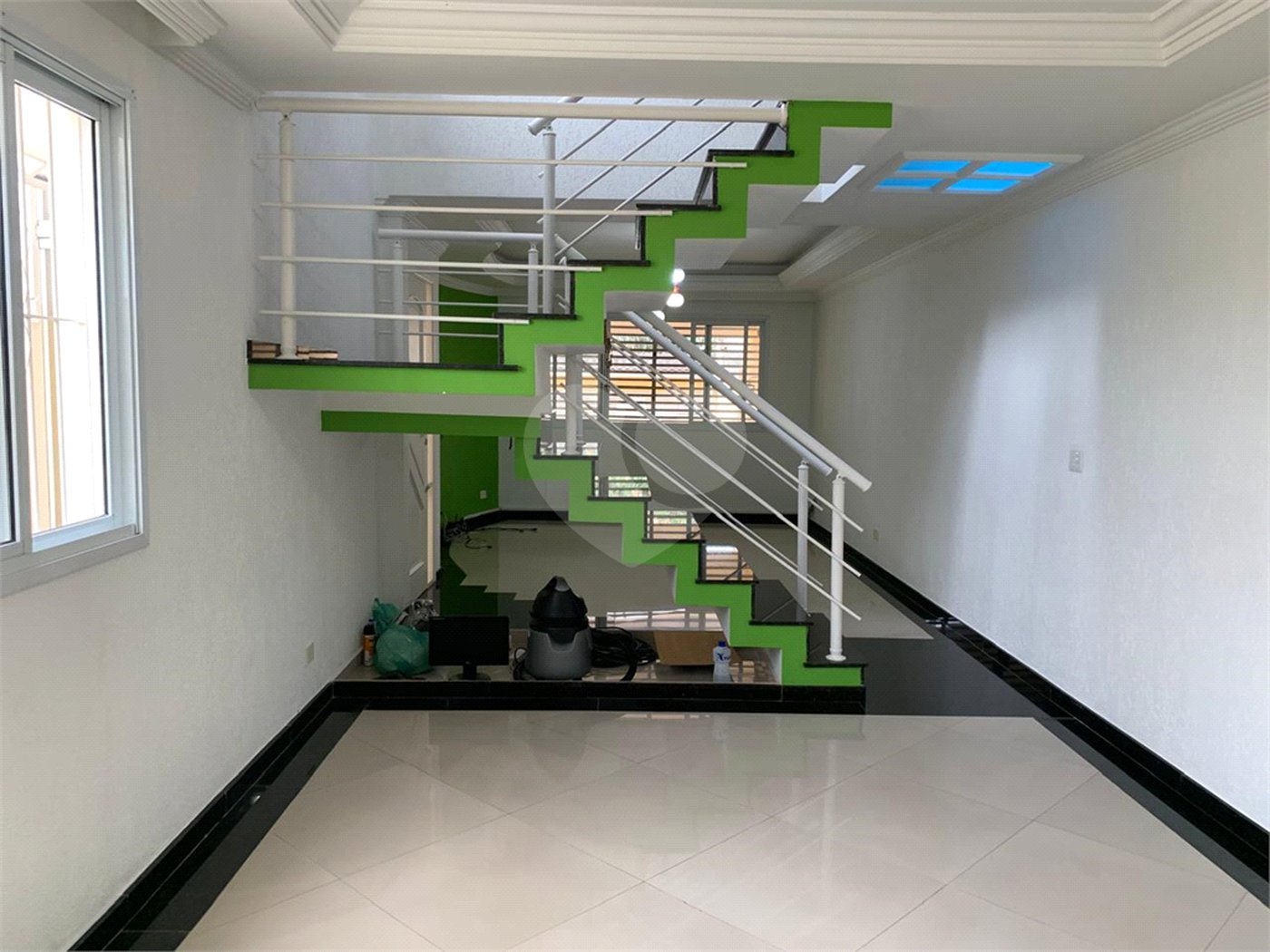 Sobrado à venda com 4 quartos, sendo 1 suíte, em Vila Campo Grande, São Paulo, SP