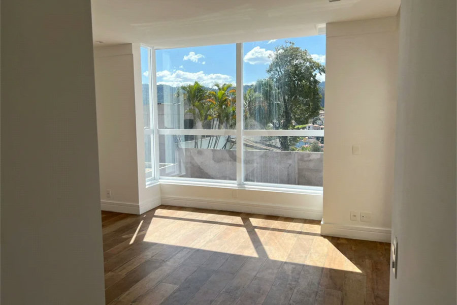 Casa à venda com 4 quartos, sendo 2 suítes, no condomínio Residencial Floresta, São Paulo - SP
