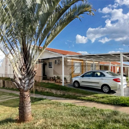 Casa À venda no Moradas II 3 dormitórios