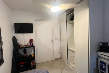 Casa à venda com 3 quartos, sendo 1 suíte, no condomínio Residencial Villagio Vitória, Guarulhos - SP