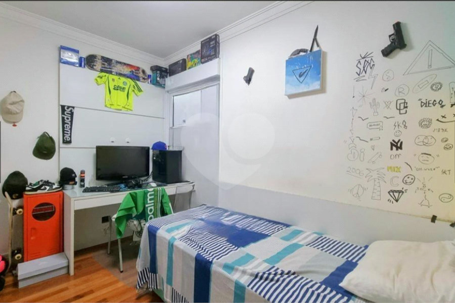 Casa à venda com 3 quartos, sendo 2 suítes, no condomínio Floradas da Serra, São Paulo - SP