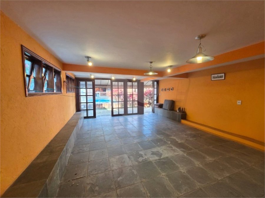 Casa à venda com 3 quartos, sendo 1 suíte, no condomínio Estância Marambaia, Vinhedo - SP