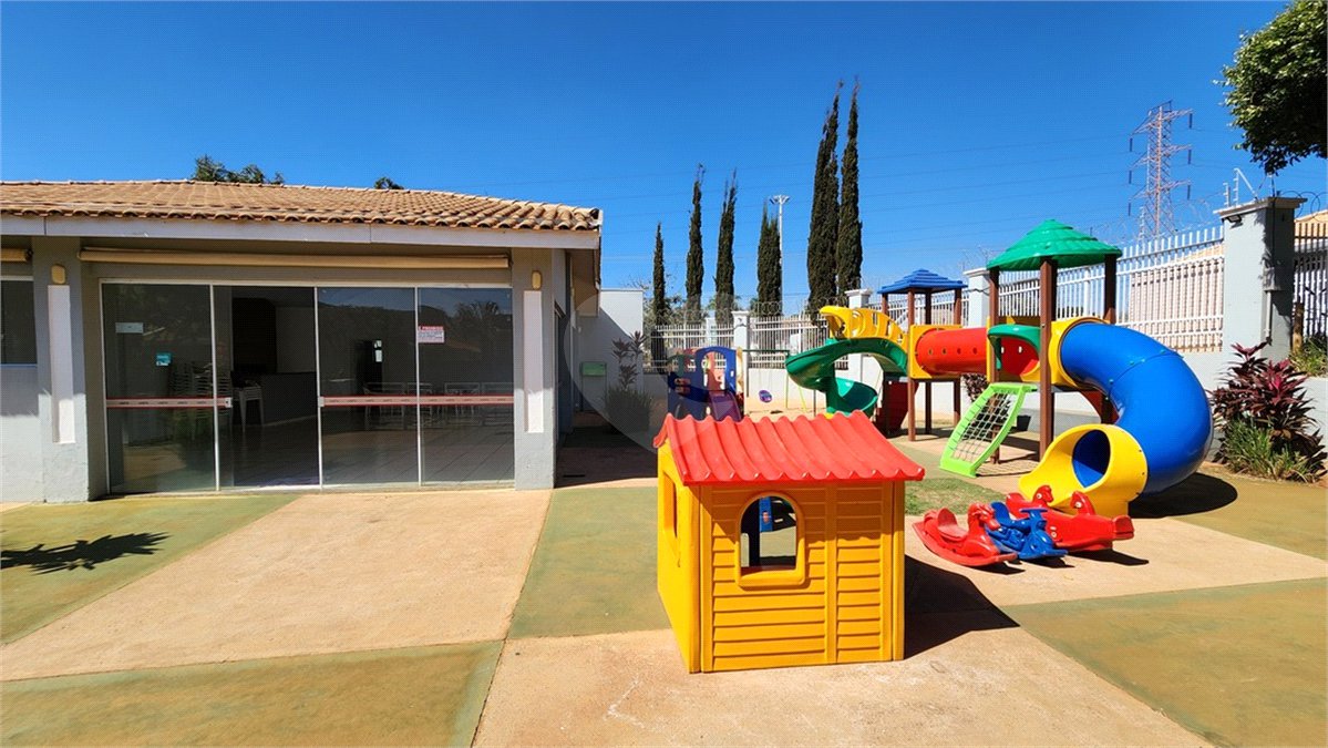 Casa à venda com 3 quartos, sendo 1 suíte, no condomínio Veneto, Araraquara - SP