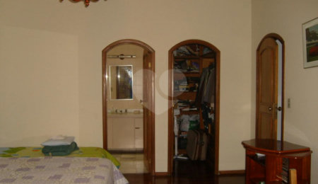 Casa à venda com 4 quartos, sendo 2 suítes,  no Centro, Vinhedo, SP