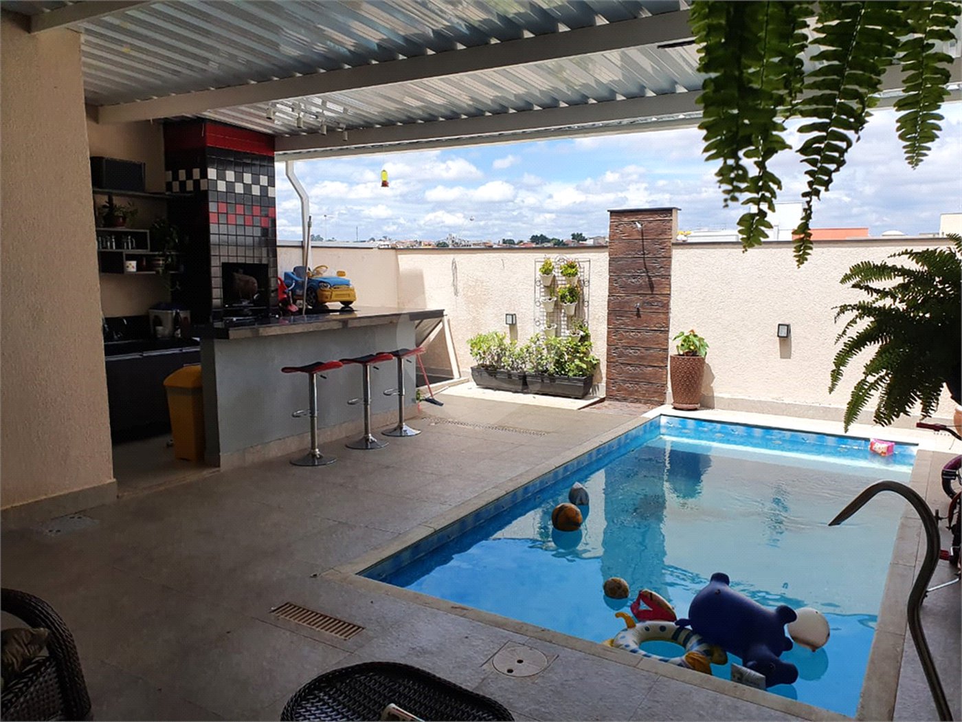 Casa à venda com 3 quartos, sendo 1 suíte, no condomínio Horto Florestal Iii, Sorocaba - SP