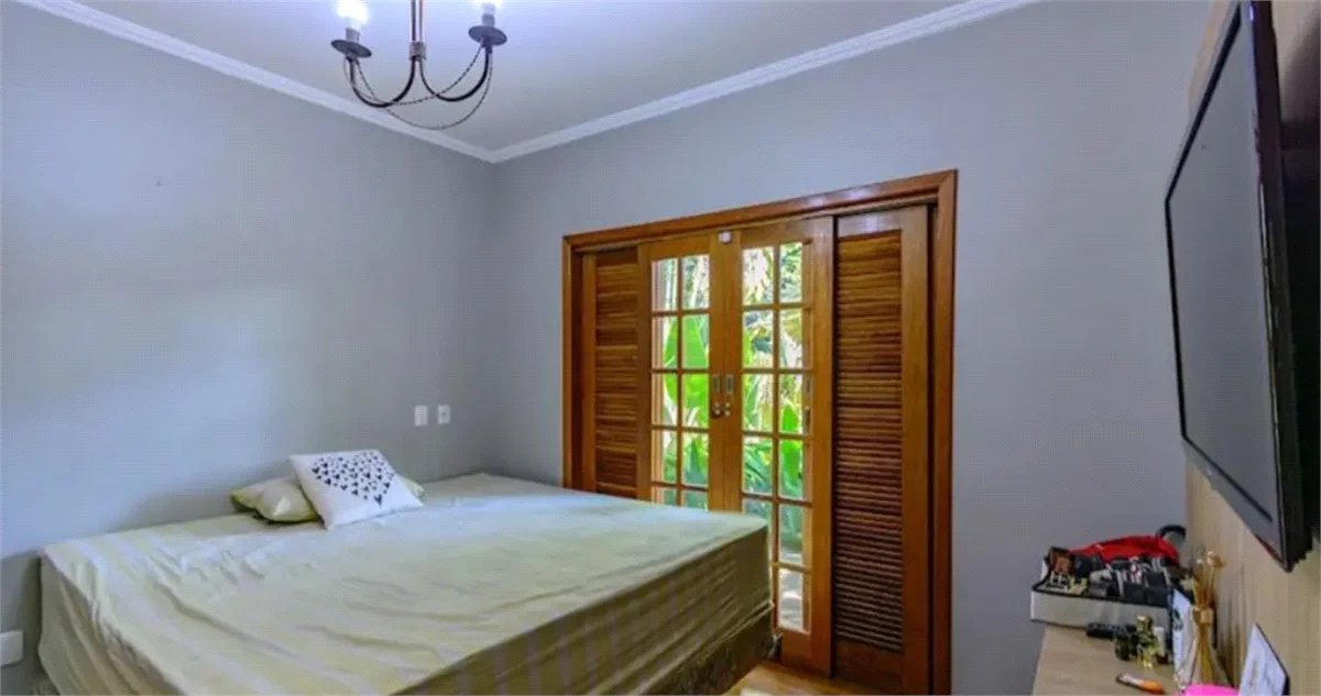 Casa à venda com 4 quartos, sendo 2 suítes, em Granja Viana, Cotia, SP