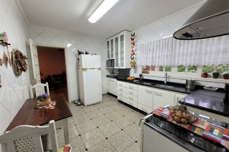 Casa à venda com 3 quartos, sendo 1 suíte, no condomínio Suíça da Cantareira, Mairiporã - SP