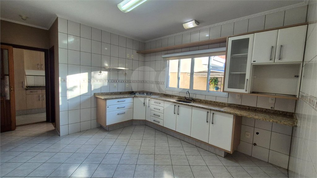 Casa para alugar com 3 quartos, sendo 1 suíte, no condomínio Recanto dos Paturis, Vinhedo - SP