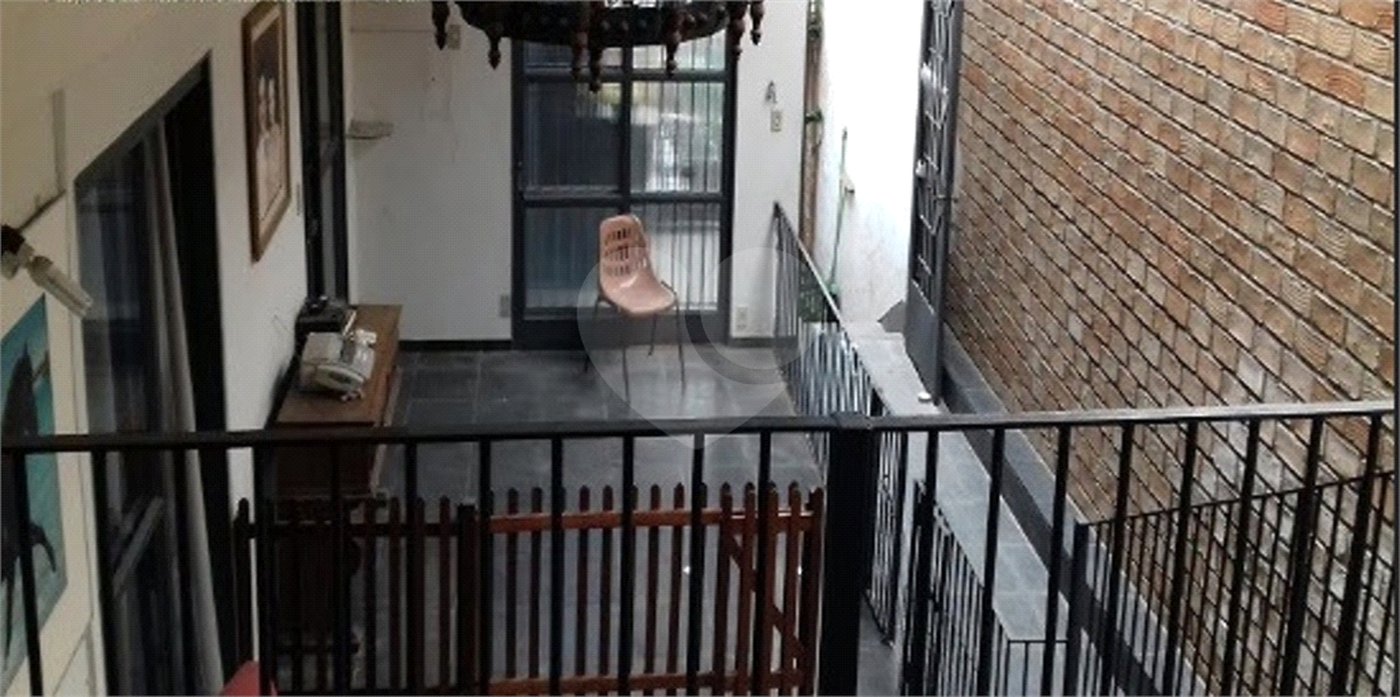 Sobrado à venda com 8 quartos, sendo 3 suítes, em Liberdade, São Paulo, SP