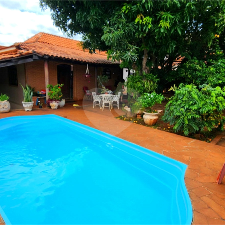 Casa à venda com 4 quartos, sendo 1 suíte, em Jardim Nova Época, Araraquara, SP