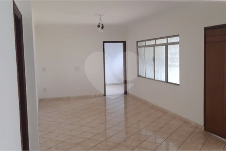 Casa à venda com 4 quartos, sendo 2 suítes, em Cidade Jardim, Araraquara, SP
