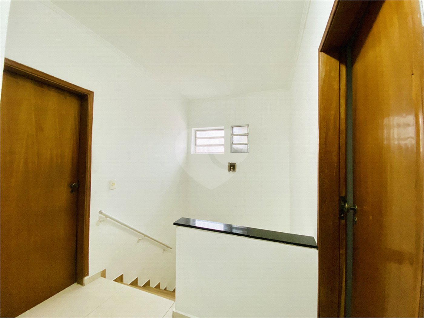 Sobrado à venda com 4 quartos, sendo 1 suíte, em Vila Gilda, Santo André, SP