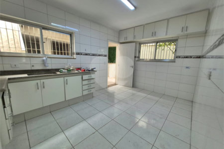 Casa à venda ou para alugar com 3 quartos, sendo 1 suíte, em Parque São Domingos, São Paulo, SP
