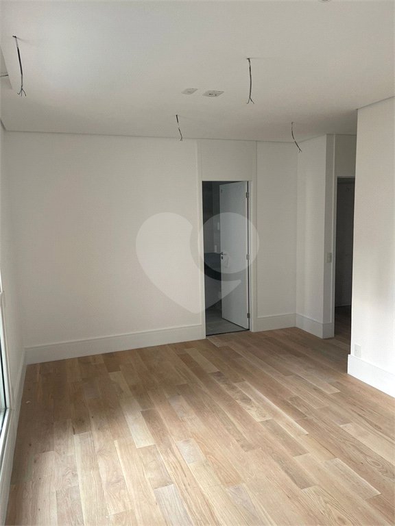 Apartamento à venda com 3 suítes em Moema, São Paulo, SP