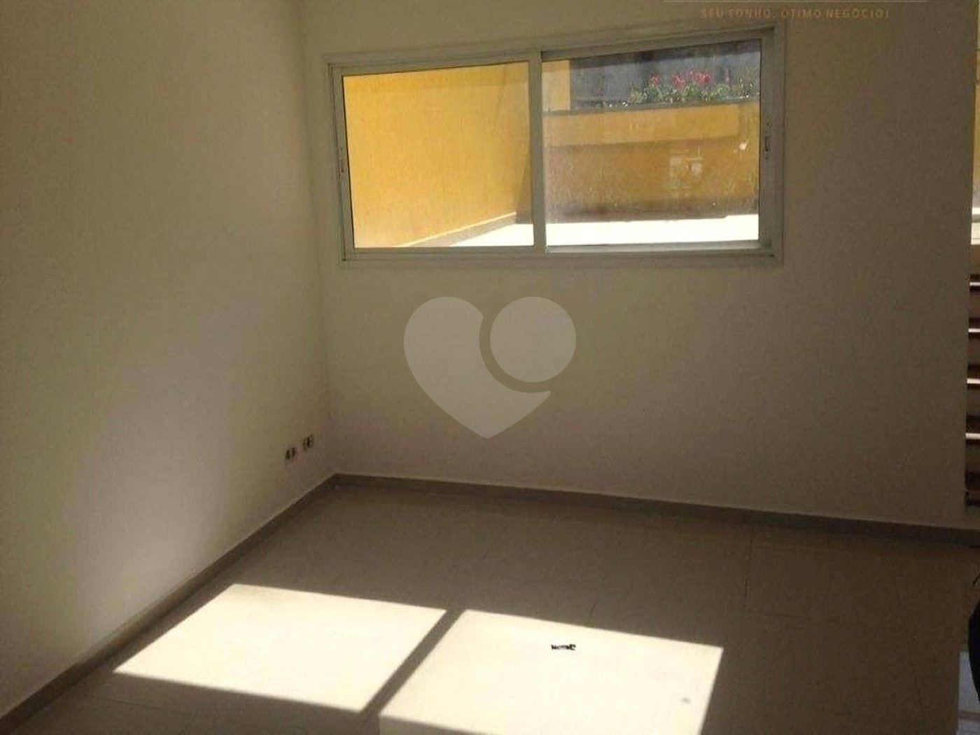 Casa à venda com 2 quartos, sendo 1 suíte, no condomínio Residencial Vegas, São Paulo - SP
