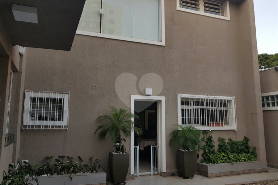 Casa à venda com 3 suítes em Campo Belo, São Paulo, SP
