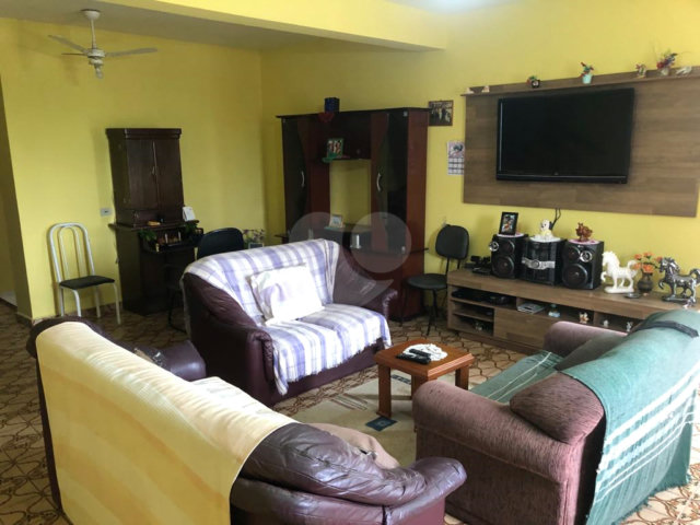 Sobrado à venda com 4 quartos, sendo 1 suíte,  em Serra da Cantareira, Mairiporã, SP