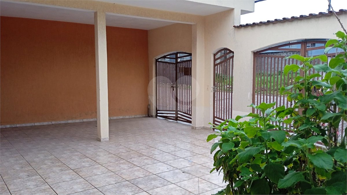 Casa à venda com 4 quartos em Parque Maria Helena, Suzano, SP