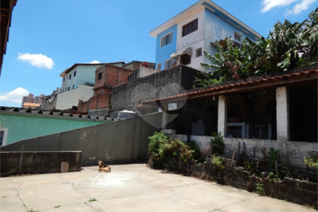 Sobrado à venda com 3 quartos, sendo 1 suíte,  em Parque Maria Domitila, São Paulo, SP